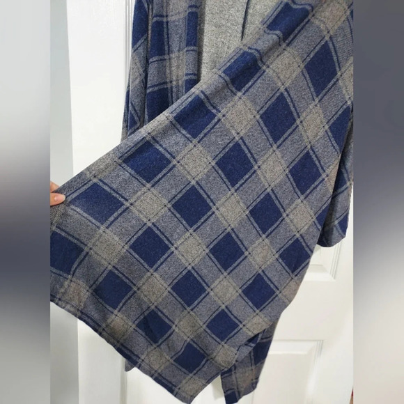 NWOT Lane Bryant Blue & Gray Plaid Short Dolman Sleeve Open Front Cardigan 22/24 - Picture 8 of 10